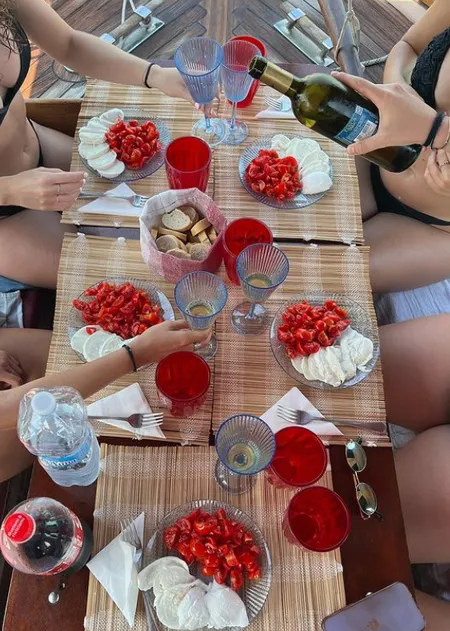 Escursione privata in barca a vela d'epoca nel golfo di Cagliari