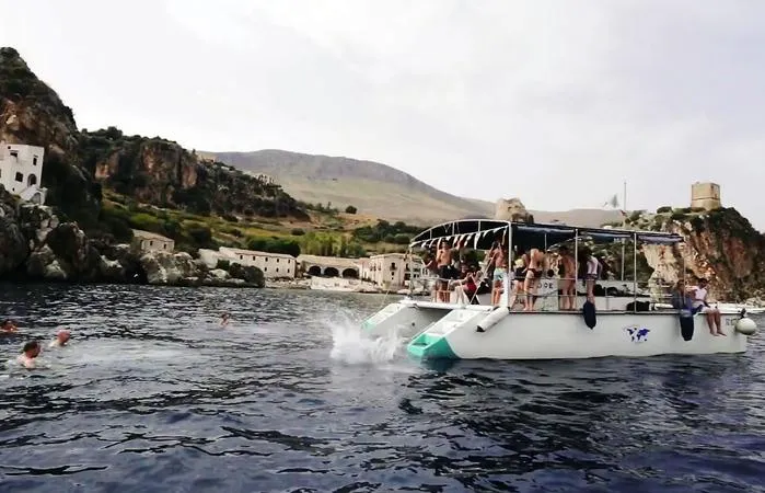 Escursione in catamarano nella Riserva dello Zingaro da Castellammare del Golfo