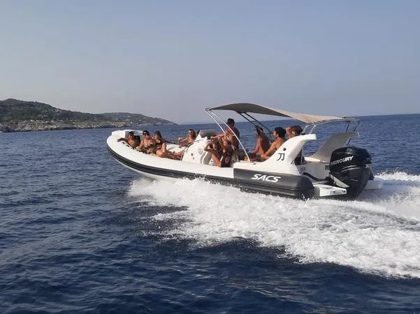Escursione in barca da Torre Vado alle grotte di Leuca e snorkeling