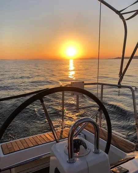 Aperitivo in catamarano all'Asinara da Stintino al tramonto