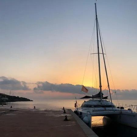 Aperitivo in catamarano all'Asinara da Stintino al tramonto