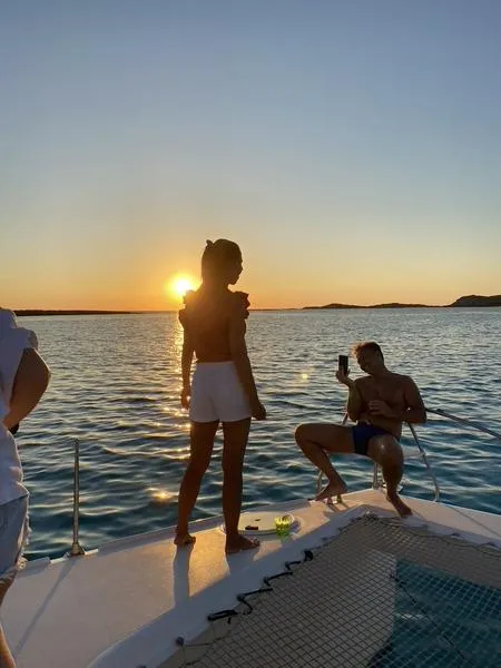 Aperitivo in catamarano all'Asinara da Stintino al tramonto