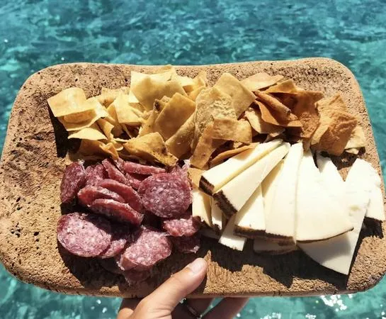 Escursione in gommone lungo la costa di Cagliari