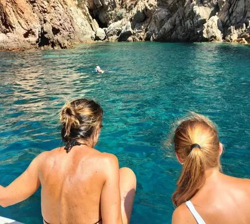 Escursione in gommone lungo la costa di Cagliari