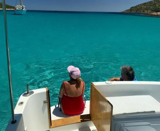 Escursione in barca da Teulada con aperitivo a bordo