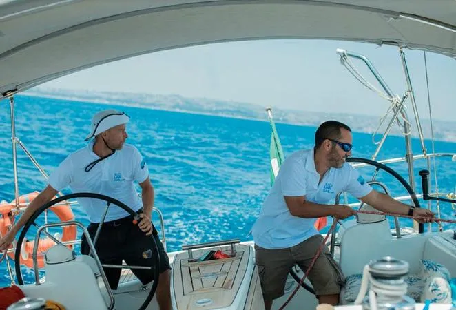 Escursione in barca a vela con aperitivo da Catania