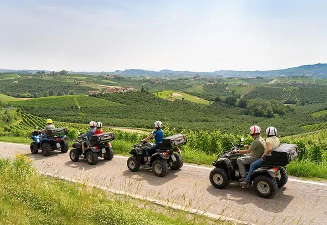 Escursione in quad e degustazione vini nelle Langhe da Alba