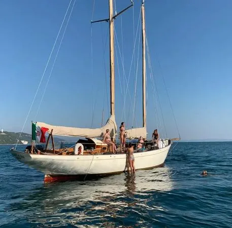 Giro in barca a vela d'epoca nel Golfo di Trieste con aperitivo