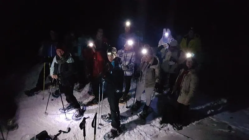 Ciaspolata notturna con cena in motoslitta in Val di Fassa