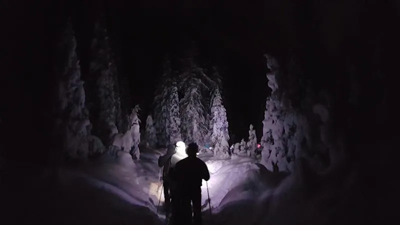 Ciaspolata notturna con cena in motoslitta in Val di Fassa