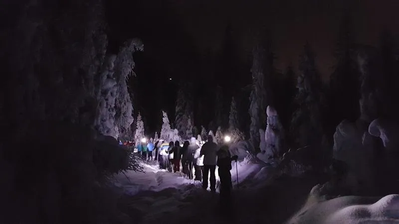 Ciaspolata notturna con cena in motoslitta in Val di Fassa