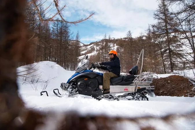 Escursione in motoslitta a San Sicario