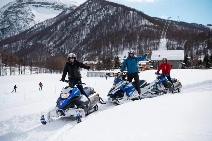 Escursione in motoslitta a San Sicario