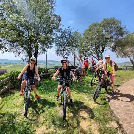 Tour in e-bike con visita in cantina sulle colline del Monferrato