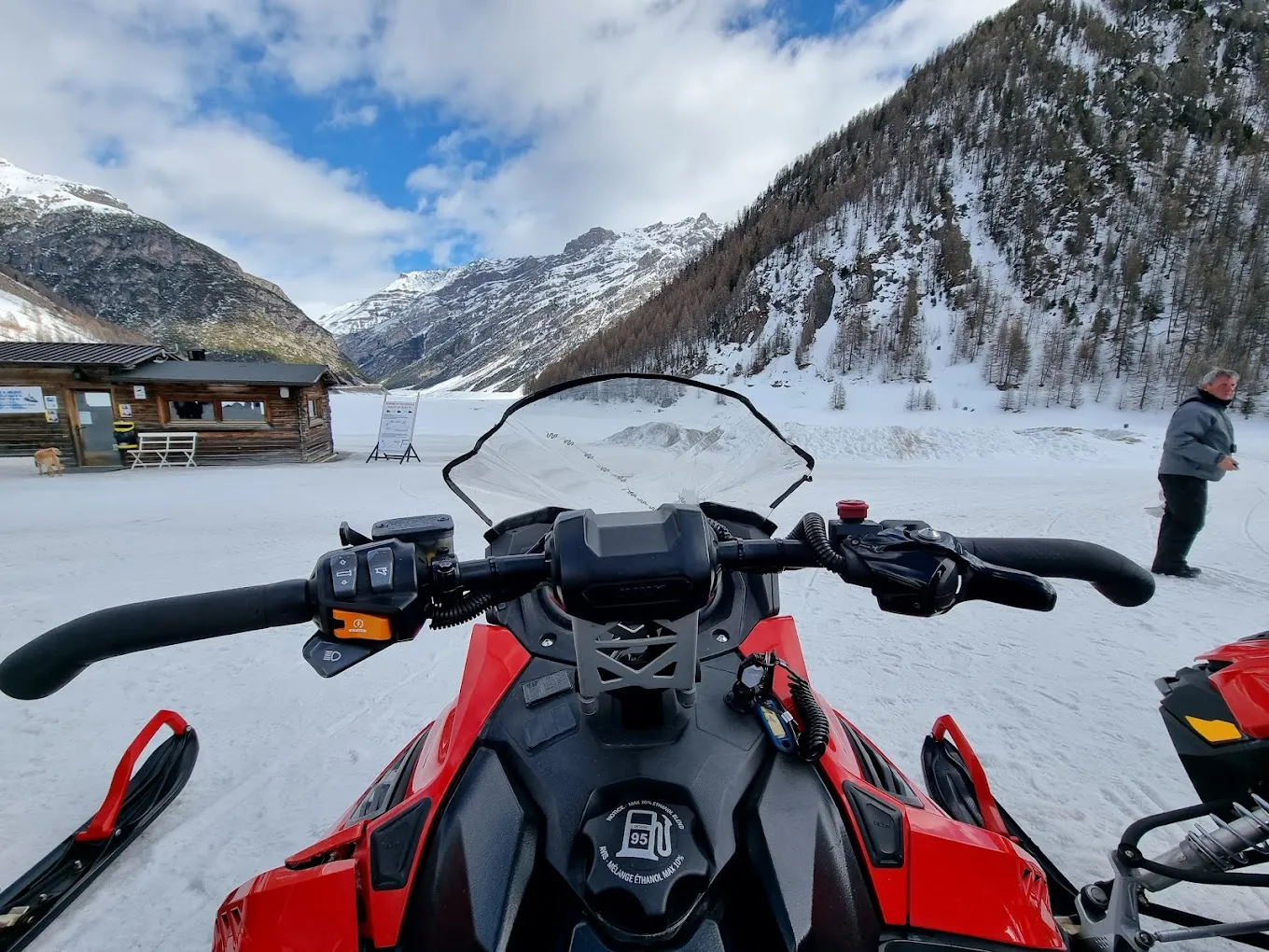 Giro in motoslitta sul Lago di Livigno