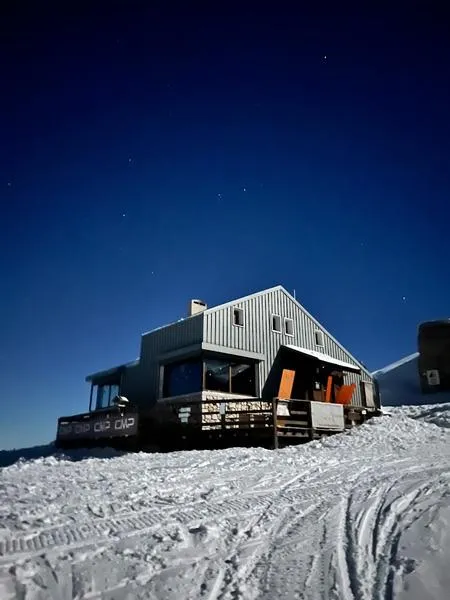 Cena in baita con motoslitta sull'Altopiano di Asiago