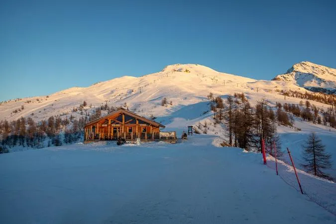 Cena in baita con trasporto in motoslitta a Sestriere