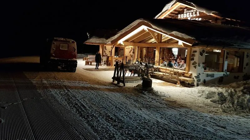 Cena in baita con gatto delle nevi a Canazei