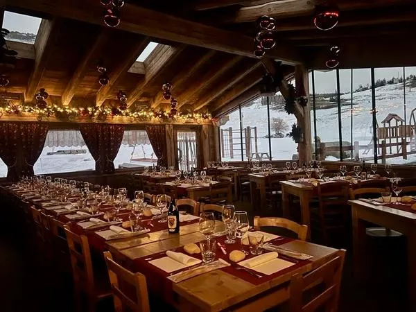 Cena in baita con trasporto in motoslitta a Torgnon