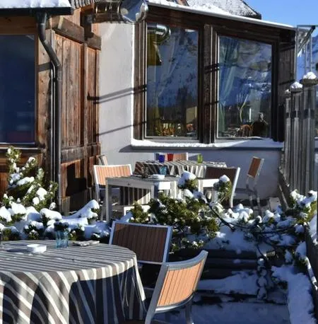 Cena in rifugio con gatto delle nevi a Corvara in Alta Badia