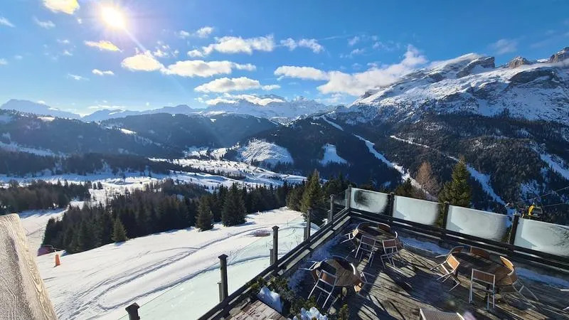 Cena in rifugio con gatto delle nevi a Corvara in Alta Badia