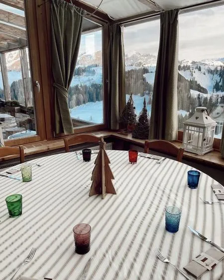 Cena in rifugio con gatto delle nevi a Corvara in Alta Badia