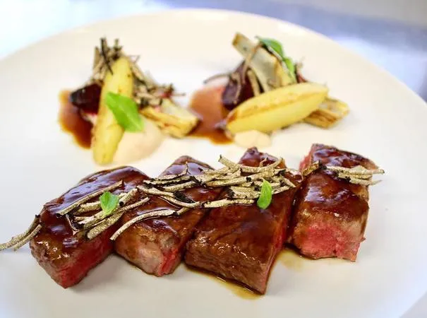 Cena in rifugio con gatto delle nevi a Corvara in Alta Badia