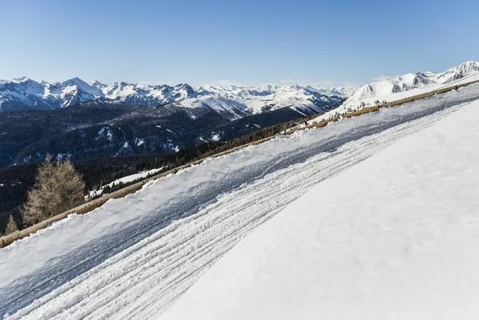 Discesa su pista da slittino a Maranza in Val Pusteria
