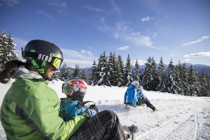 Discesa su pista da slittino a Maranza in Val Pusteria