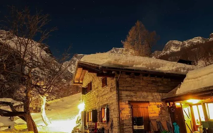 Cena in baita con motoslitta a Macugnaga sul Monte Rosa