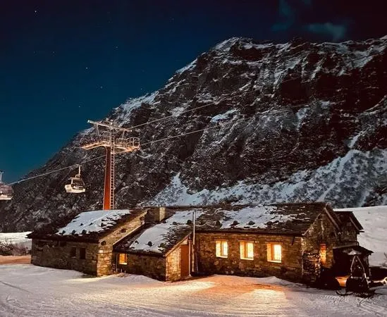 Cena in quota ad Alagna Valsesia ai piedi del Monte Rosa