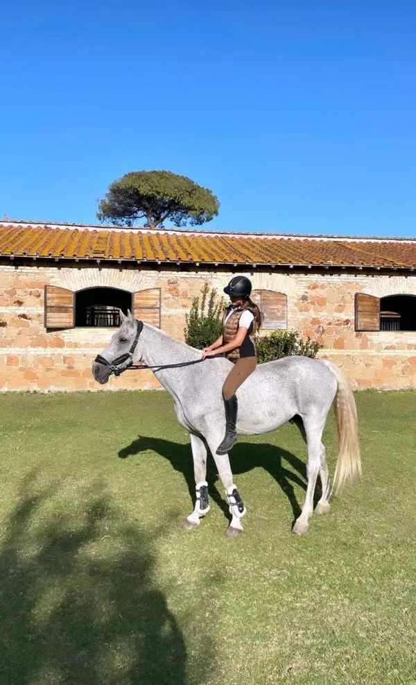 Passeggiata a cavallo a Castel Fusano tra pineta e mare