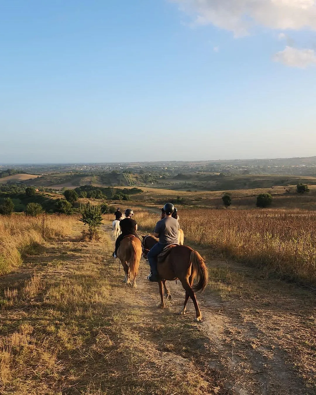 Passeggiata a cavallo in riva al Lago di Martignano