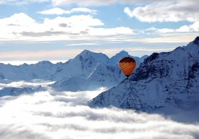 Giro panoramico in mongolfiera ad Aosta tra le Alpi