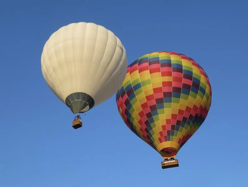 Giro in mongolfiera fuori Torino dal Castello di Masino