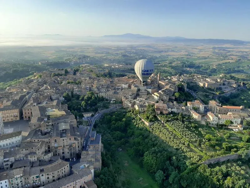 Giro panoramico in mongolfiera da Siena