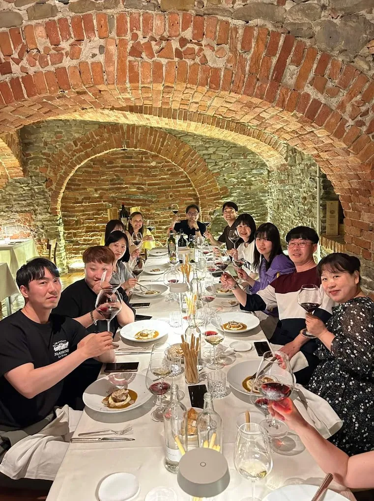 Pranzo con degustazione vini nelle Langhe a La Morra