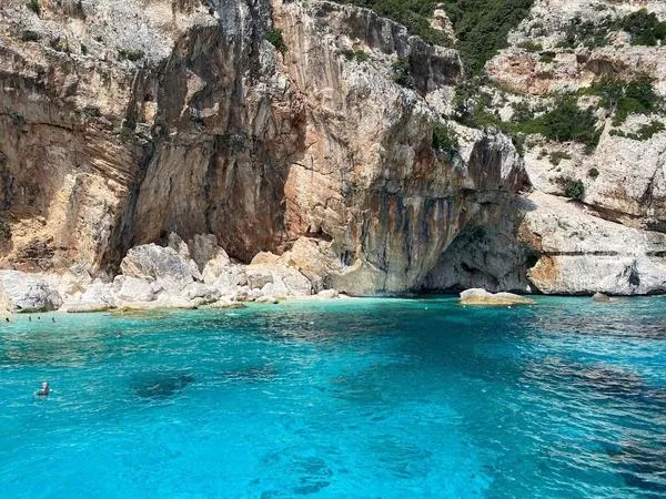 Mini crociera in motonave da Arbatax con pranzo nel Golfo di Orosei
