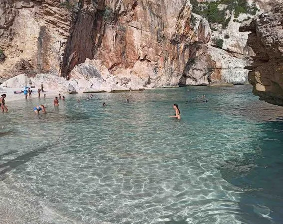 Mini crociera in motonave da Arbatax con pranzo nel Golfo di Orosei