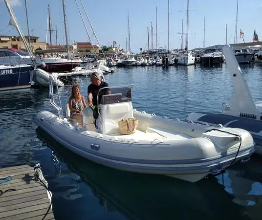 Escursione in gommone da Palau con skipper e snorkeling