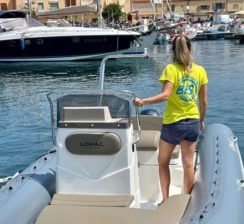 Escursione in gommone da Palau con skipper e snorkeling