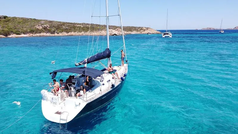 Gita giornaliera in barca a vela alle Piscine Naturali di Budelli