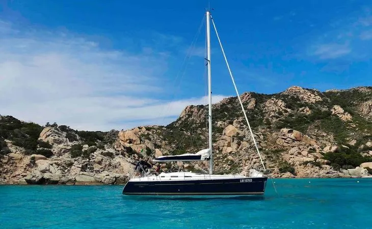 Gita giornaliera in barca a vela alle Piscine Naturali di Budelli