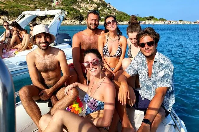 Tour in gommone tra Capo Carbonara e l'Isola dei Cavoli