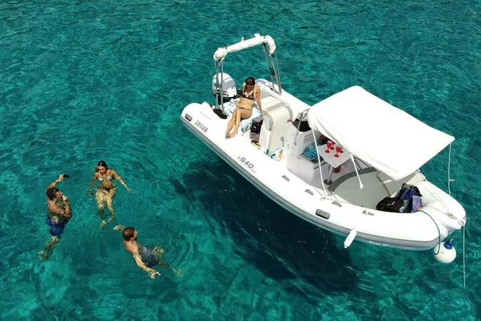 Tour in gommone tra Capo Carbonara e l'Isola dei Cavoli