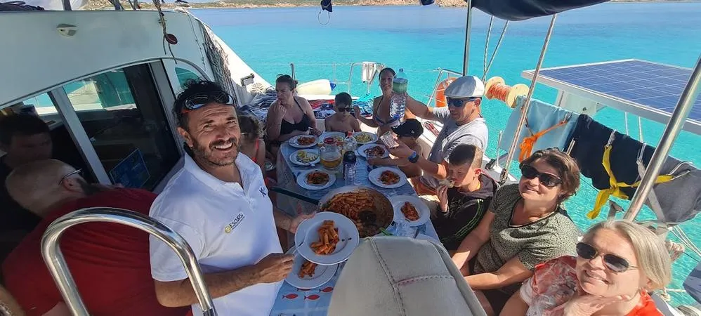 Gita in catamarano con pranzo a La Maddalena da Porto Rafael