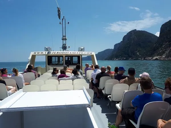 Minicrociera in motonave da Cala Gonone con soste bagno