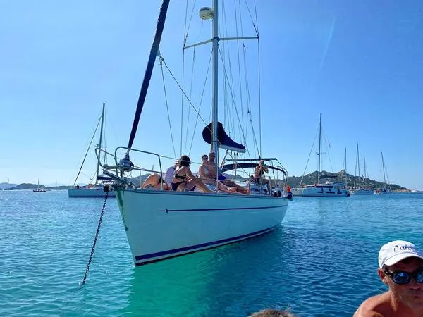 Escursione in barca a vela a Tavolara e Molara da Porto San Paolo