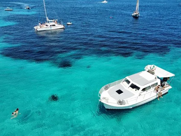 Escursione in barca nel Parco Nazionale di La Maddalena con pranzo a bordo