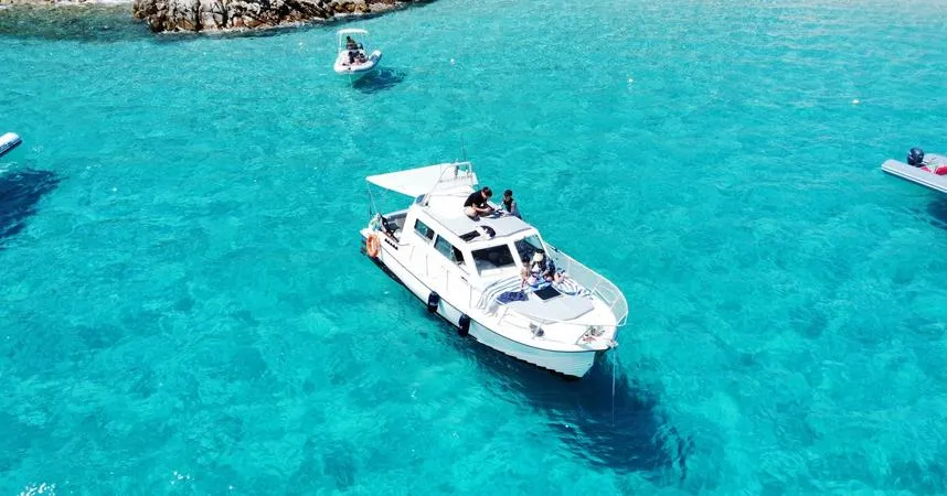 Escursione in barca nel Parco Nazionale di La Maddalena con pranzo a bordo